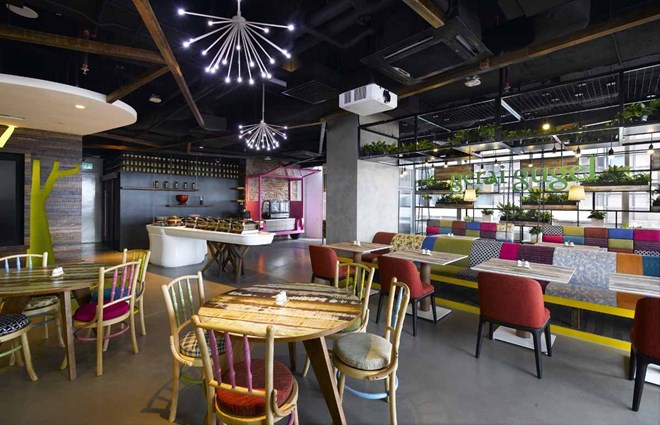 nội thất văn phòng google màu xanh tại malaysia canteen